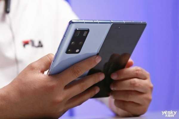 从一枝独秀到百花齐放 聊聊那些让我印象深刻的折叠屏插图15 从一枝独秀到百花齐放 聊聊那些让我印象深刻的折叠屏