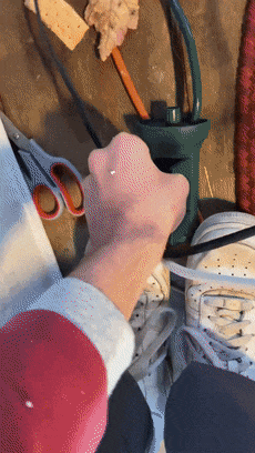 异地也能拥抱！老哥用胸毛给女友做枕头：逆天发明远不止此