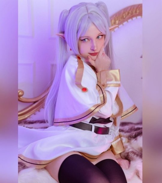 德妹COS《蜘蛛侠》格温 胶衣兔女郎高衩网袜状态倍增插图2 德妹COS《蜘蛛侠》格温 胶衣兔女郎高衩网袜状态倍增