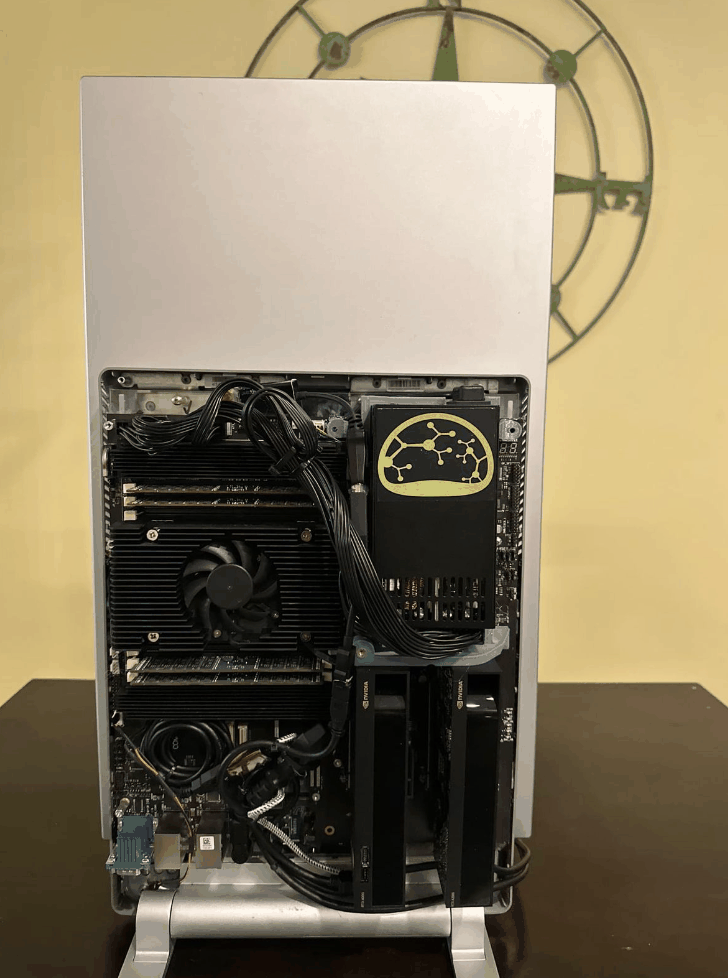 Alafia AI 超强一体机发布:128 核 CPU、双显卡、2TB 内存、4K 触摸屏插图2 Alafia AI 超强一体机发布:128 核 CPU、双显卡、2TB 内存、4K 触摸屏