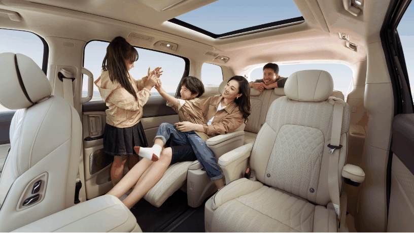 岚图汽车推出梦想家 EV 超长续航卓越版，售价38.99万元起