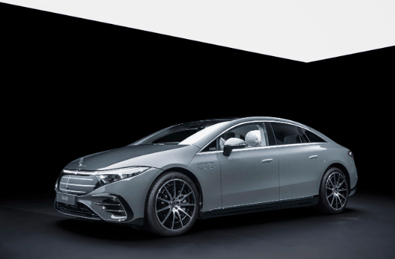 奔驰新款纯电旗舰EQS发布:复古外观,续航大增插图2 奔驰新款纯电旗舰EQS发布:复古外观,续航大增