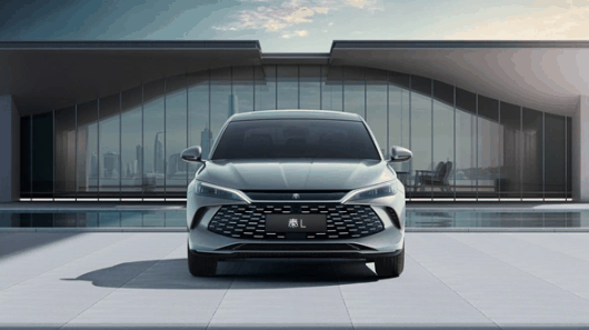 比亚迪秦L正式亮相，填补市场空白并展现独特设计