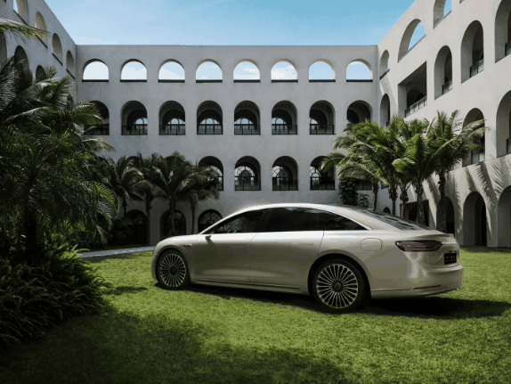 鸿蒙智行新成员享界S9实车曝光,预计北京车展首发插图1 鸿蒙智行新成员享界S9实车曝光,预计北京车展首发