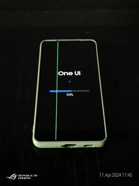 受屏幕绿线困扰，三星印度公司为 Galaxy S21 / S22 手机用户免费换屏