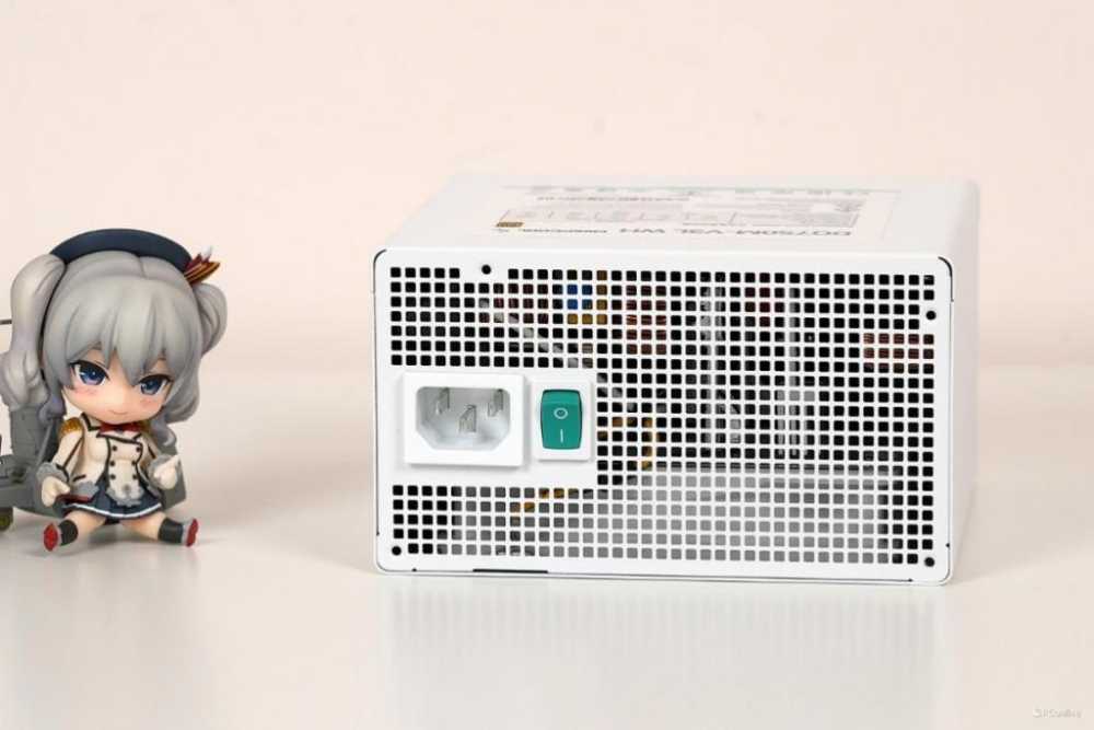 纯白便携 ITX 机箱 九州风神 CH160 试装体验插图5 纯白便携 ITX 机箱 九州风神 CH160 试装体验