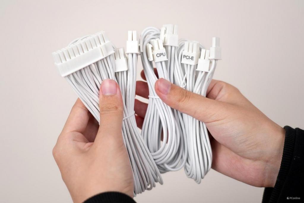 纯白便携 ITX 机箱 九州风神 CH160 试装体验插图2 纯白便携 ITX 机箱 九州风神 CH160 试装体验