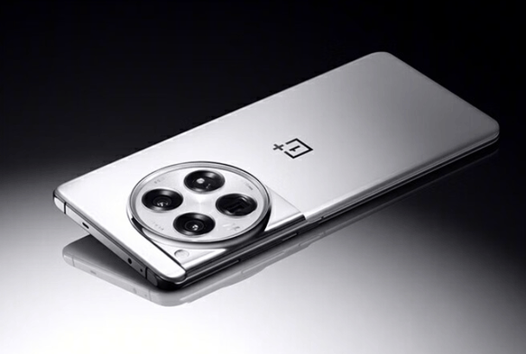 一加13旗舰新机即将发布:微曲面屏+多摄系统 性价比再升级插图 一加13旗舰新机即将发布:微曲面屏+多摄系统 性价比再升级