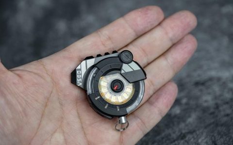 VSGO 黑鹞 EDC 随身灯评测：实用、有趣、小巧的户外工具