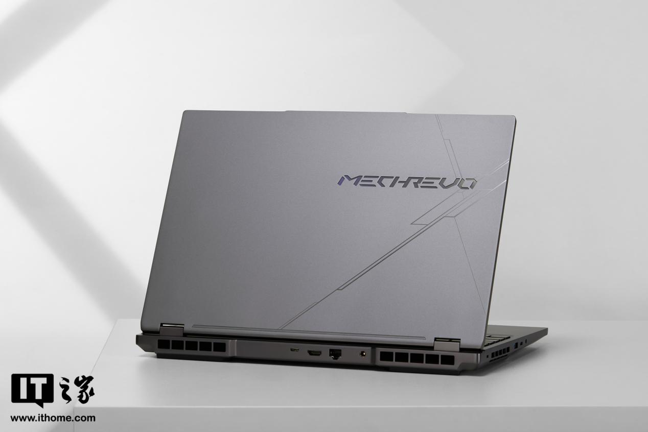 机械革命耀世 16 Pro 游戏本图赏,金属机身,炫彩灯效插图2 机械革命耀世 16 Pro 游戏本图赏,金属机身,炫彩灯效