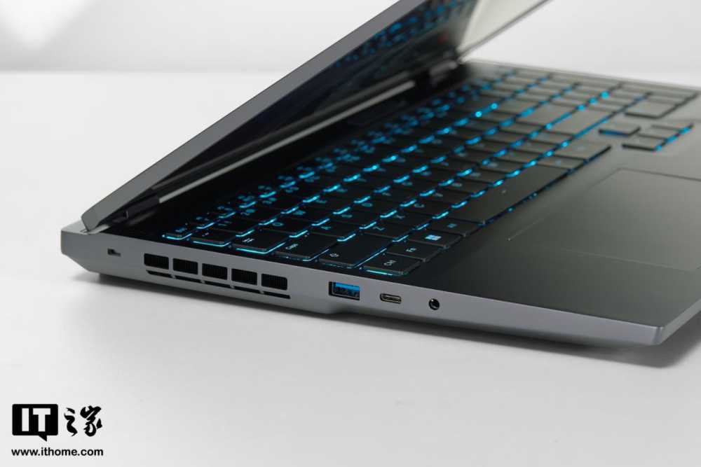 机械革命耀世 16 Pro 游戏本图赏,金属机身,炫彩灯效插图6 机械革命耀世 16 Pro 游戏本图赏,金属机身,炫彩灯效