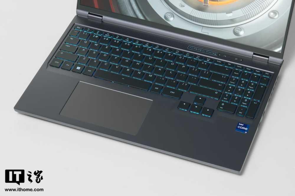 机械革命耀世 16 Pro 游戏本图赏,金属机身,炫彩灯效插图11 机械革命耀世 16 Pro 游戏本图赏,金属机身,炫彩灯效