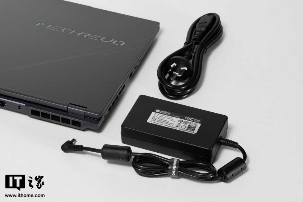 机械革命耀世 16 Pro 游戏本图赏,金属机身,炫彩灯效插图9 机械革命耀世 16 Pro 游戏本图赏,金属机身,炫彩灯效