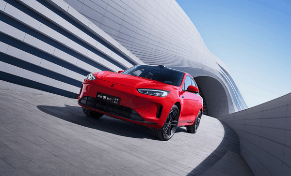 集超高颜值、超强性能于一身!问界新M5在北京车展爆火插图2 集超高颜值、超强性能于一身!问界新M5在北京车展爆火