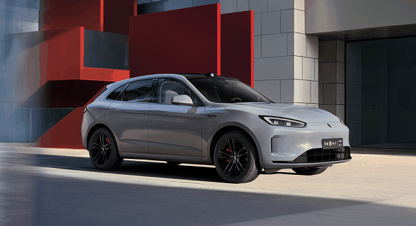 集超高颜值、超强性能于一身!问界新M5在北京车展爆火插图3 集超高颜值、超强性能于一身!问界新M5在北京车展爆火