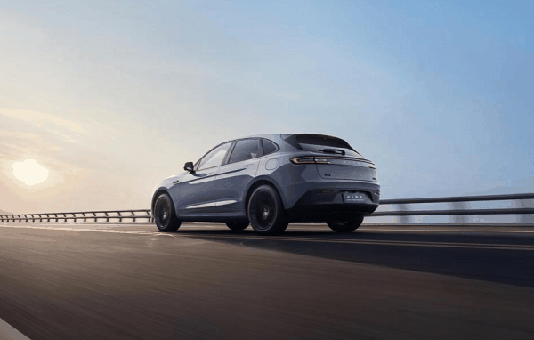 集超高颜值、超强性能于一身!问界新M5在北京车展爆火插图4 集超高颜值、超强性能于一身!问界新M5在北京车展爆火