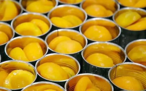 女子买到保质期内发霉罐头索赔5千 超市这样回应