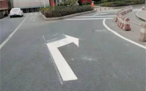 按照标线右转却因逆行被罚200扣3分 交警回应