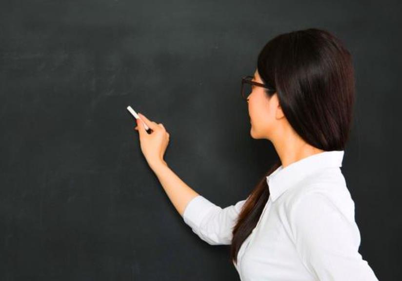 男学生疑似言语调戏女代课老师 已报警处理