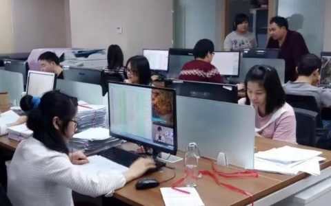 一学校被曝强制学生进厂“打螺丝” 还克扣工资