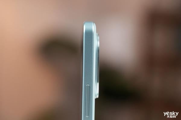 骁龙旗舰芯+6000mAh电池 iQOOZ9 Turbo手机测评插图3