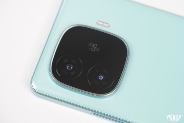 骁龙旗舰芯+6000mAh电池 iQOOZ9 Turbo手机测评插图4