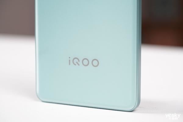 骁龙旗舰芯+6000mAh电池 iQOOZ9 Turbo手机测评插图5