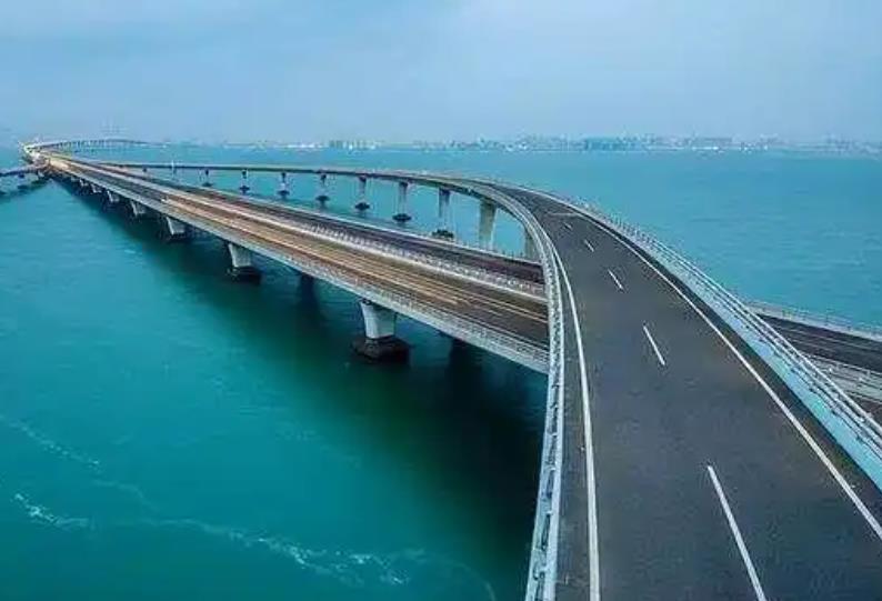 官方回应女子拦桥收费：有正规手续 不是国家修建的