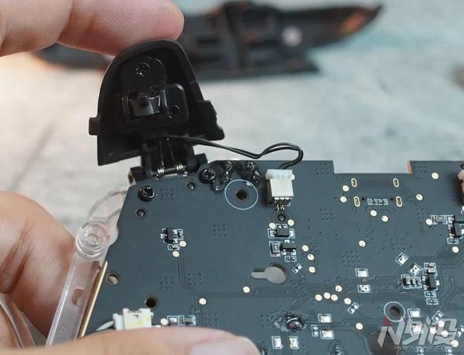 炫彩光效和原版XBOX手柄握感的游戏利器 小鸡影舞者手柄拆解评测插图20