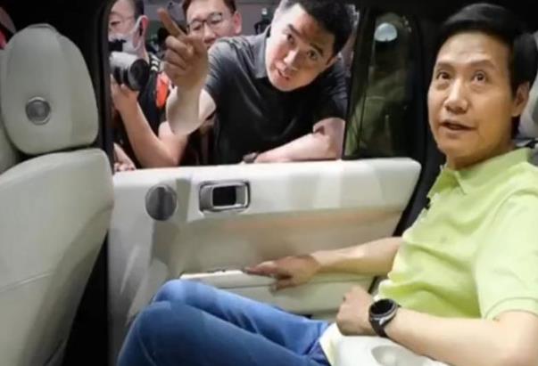 雷军被李想锁车里是真的吗 小米高管否认