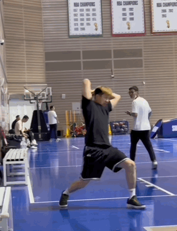 抖音上的一堆倒霉蛋：为了钓鱼 甩飞手机