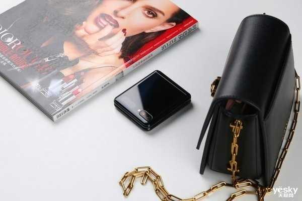 从一枝独秀到百花齐放 聊聊那些让我印象深刻的折叠屏插图12 从一枝独秀到百花齐放 聊聊那些让我印象深刻的折叠屏