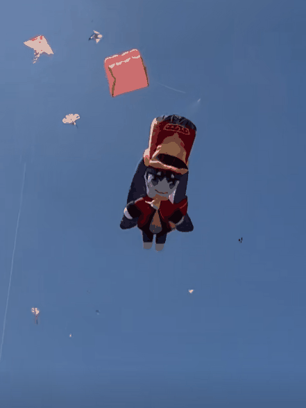 潍坊风筝节惊现飞天蟑螂！广东人急呼再放个拖鞋上去