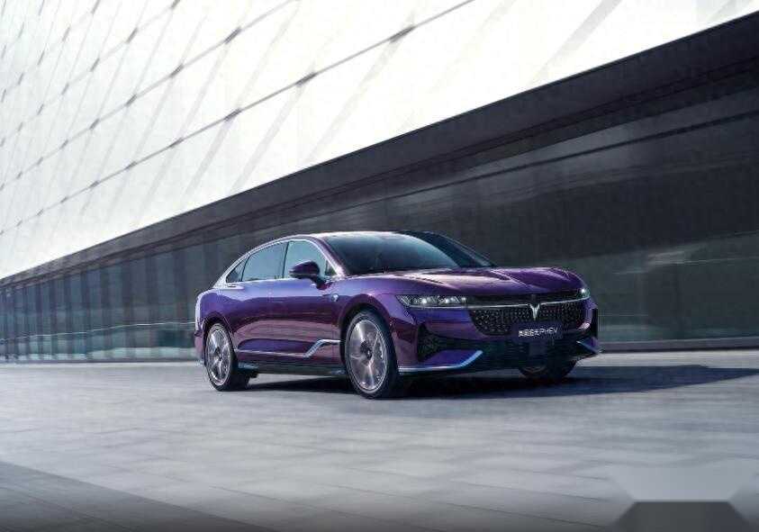 岚图追光PHEV为何销量高？3米轴距，纯电续航262km，背靠东风汽车