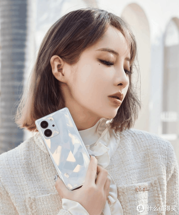 荣耀爆发了，6400万像素+66W闪充+12GB+256GB大内存，只1419元！