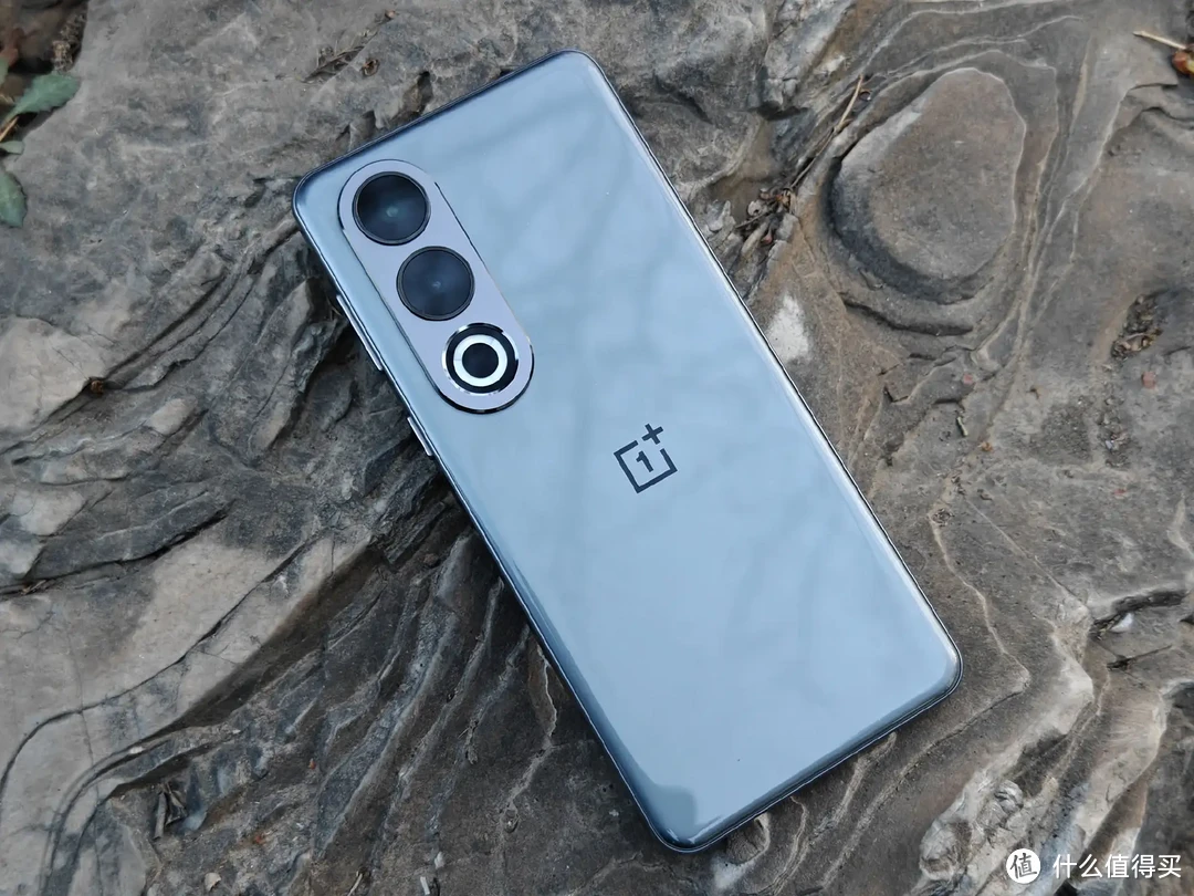 老加人的新玩具，一加Ace 3V开箱上手，直屏好手感