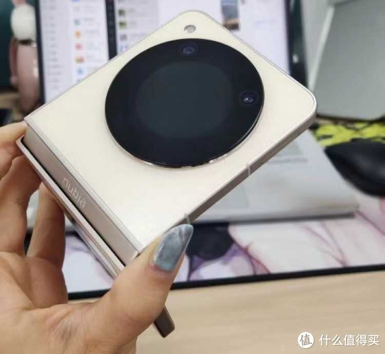 极致便宜折叠屏,仅2999元起,女性用户的新“宠物”插图1 极致便宜折叠屏,仅2999元起,女性用户的新“宠物”