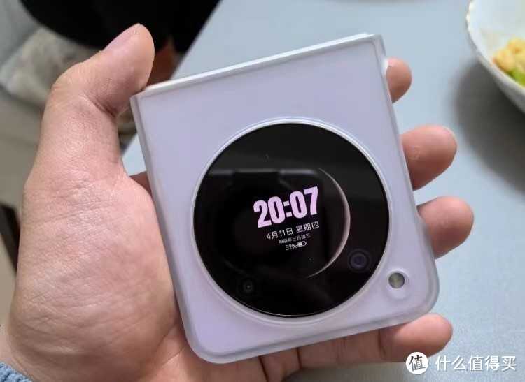 极致便宜折叠屏,仅2999元起,女性用户的新“宠物”插图3 极致便宜折叠屏,仅2999元起,女性用户的新“宠物”