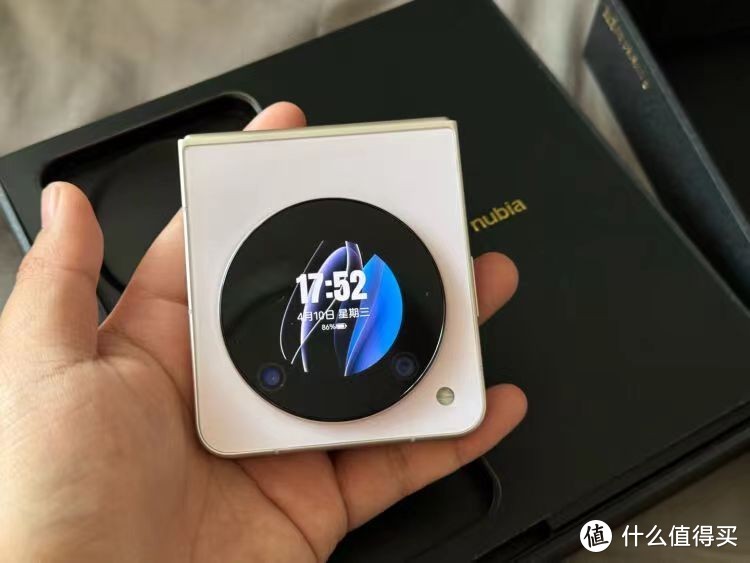 极致便宜折叠屏,仅2999元起,女性用户的新“宠物”插图 极致便宜折叠屏,仅2999元起,女性用户的新“宠物”