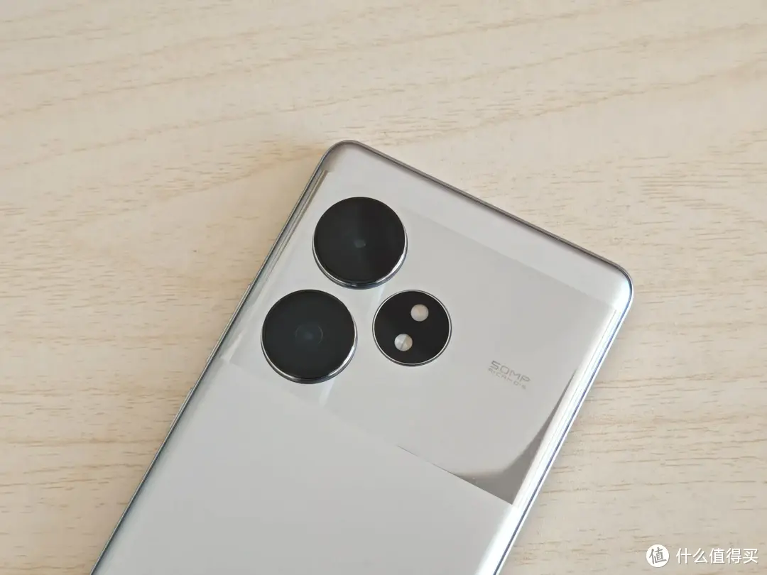 1699元起,全新“射门员”真我GT Neo6 SE上手评测!插图1 1699元起,全新“射门员”真我GT Neo6 SE上手评测!