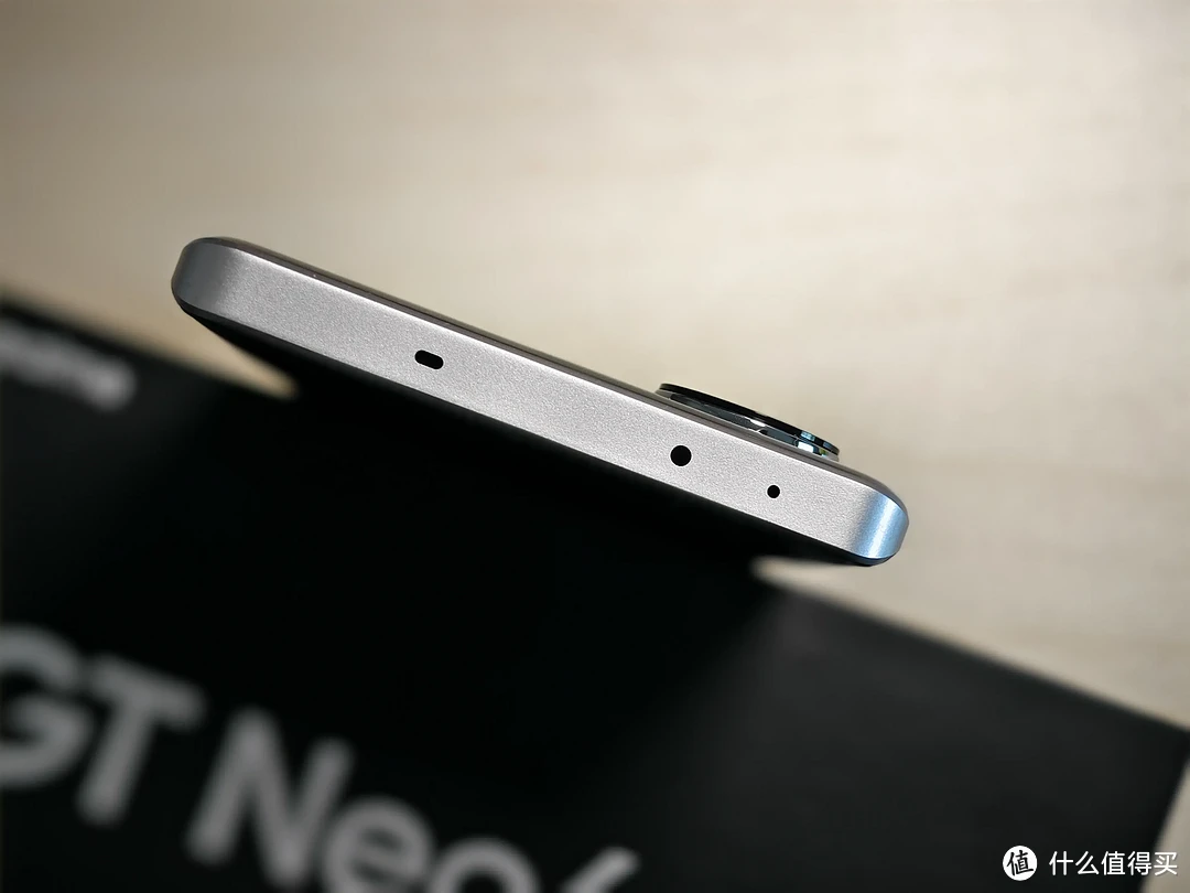 1699元起,全新“射门员”真我GT Neo6 SE上手评测!插图4 1699元起,全新“射门员”真我GT Neo6 SE上手评测!