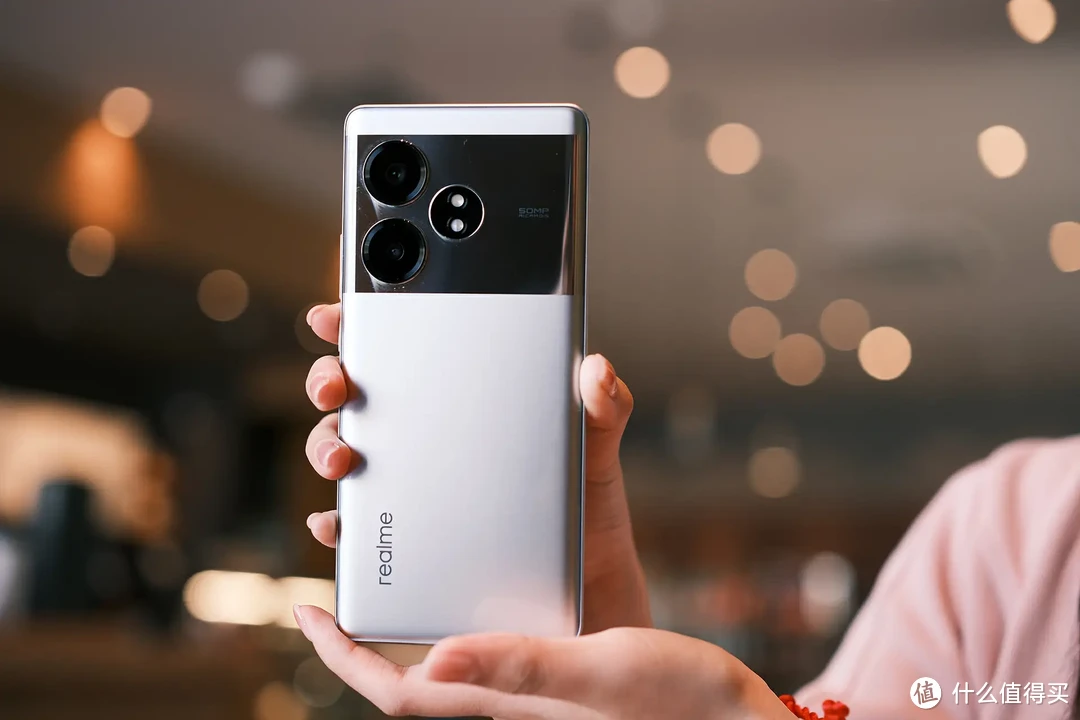 科技数码秀 篇四百九十六:同样是骁龙7+ Gen3处理器,真我GT Neo6 SE凭啥只卖1699,结论亮了插图 同样是骁龙7+ Gen3处理器,真我GT Neo6 SE凭啥只卖1699,结论亮了