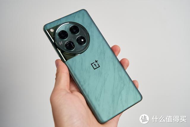 一加13首发！等深微曲屏，科技与美学的完美结合