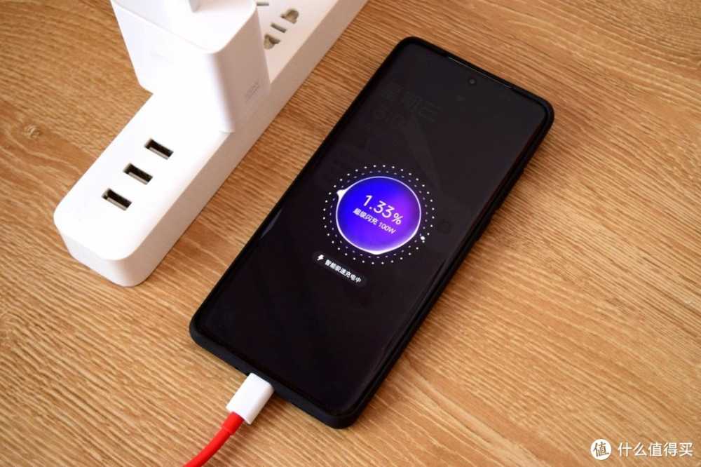 布丁评测 篇一百五十六：强性能和长续航兼具，4000元价位超长续航旗舰手机合集！