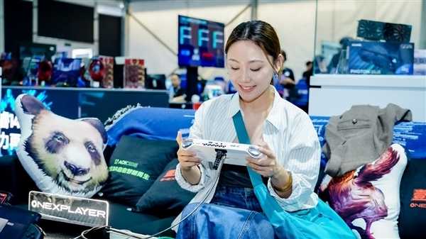 全球第二款酷睿Ultra掌机AOKZOE A2 Ultra发布:20W稳定高清60帧插图1 全球第二款酷睿Ultra掌机AOKZOE A2 Ultra发布:高清稳定60帧