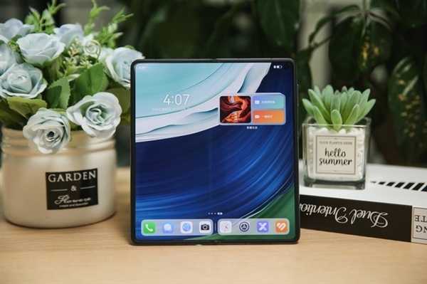 从一枝独秀到百花齐放 聊聊那些让我印象深刻的折叠屏插图18 从一枝独秀到百花齐放 聊聊那些让我印象深刻的折叠屏