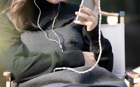 水月雨首款手机参数曝光：6.7寸国产柔性OLED曲面屏、旗舰解码芯片