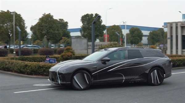 双电机四驱+800V架构!哪吒S猎装车谍照曝光插图1 双电机四驱+800V架构!哪吒S猎装车谍照曝光