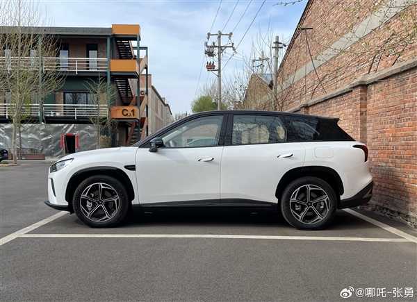 彩电冰箱大沙发全配齐！哪吒L上市定档：增程版配40度大电池