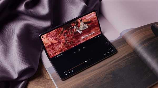 折叠屏标杆之作！华为Mate X5轻薄、通信全方位领先：引领折叠屏旗舰之路